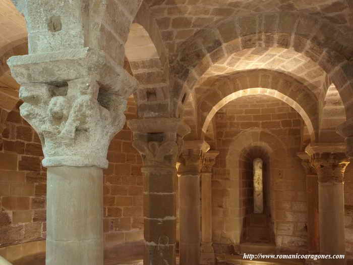 NAVE CENTRAL HACIA LA CABECERA